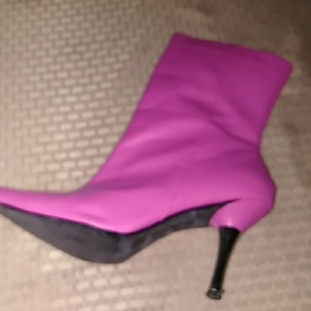 Boots - Picture 6 of 6
